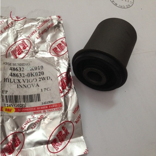 Cao su cang A phia tren Innova.JPG